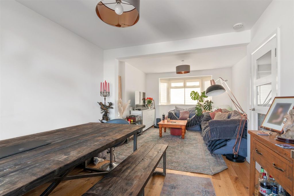 Property photo 3 of 12 Shaldon Drive