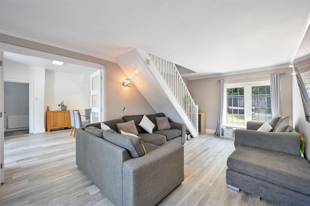 Property photo 3 of 27 Hamilton Avenue, 66- (12).Jpg