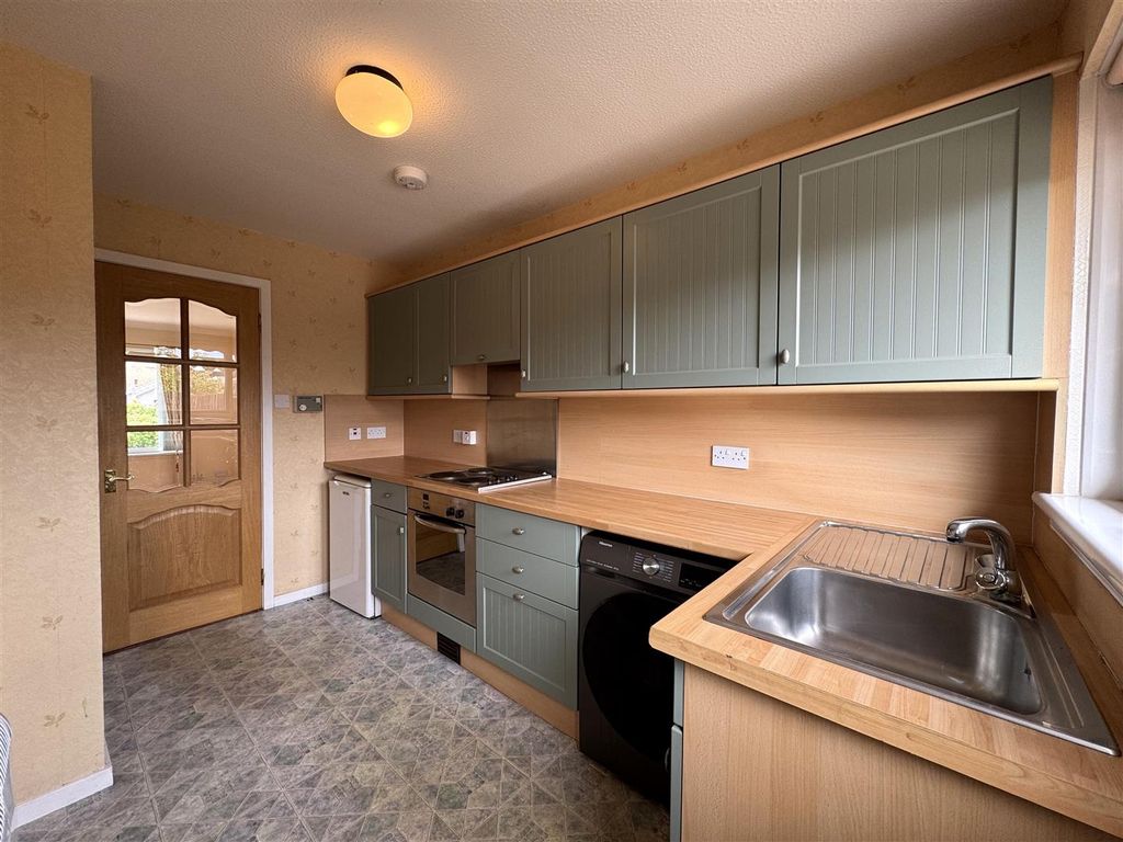 Property photo 3 of 9 Kitchen 2.Jpg