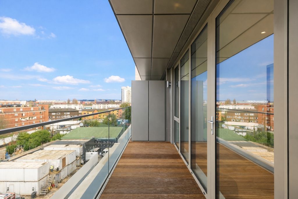 Property photo 3 of 8 Balcony