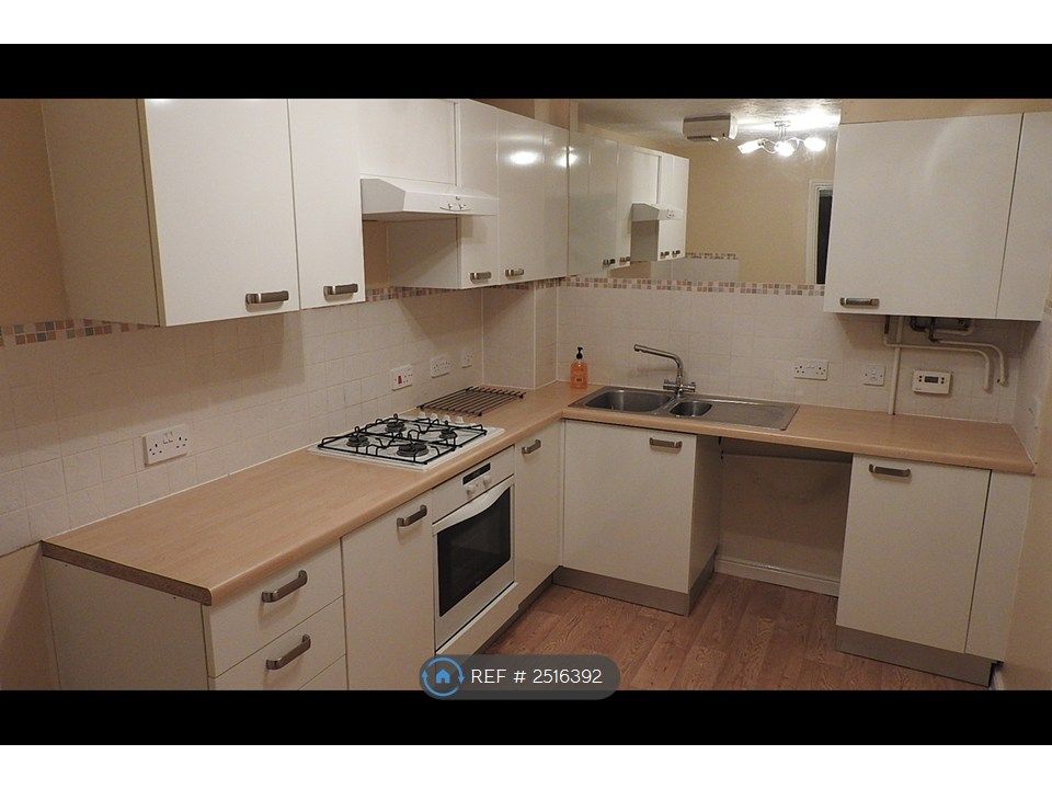 Property photo 3 of 11 Kitchen