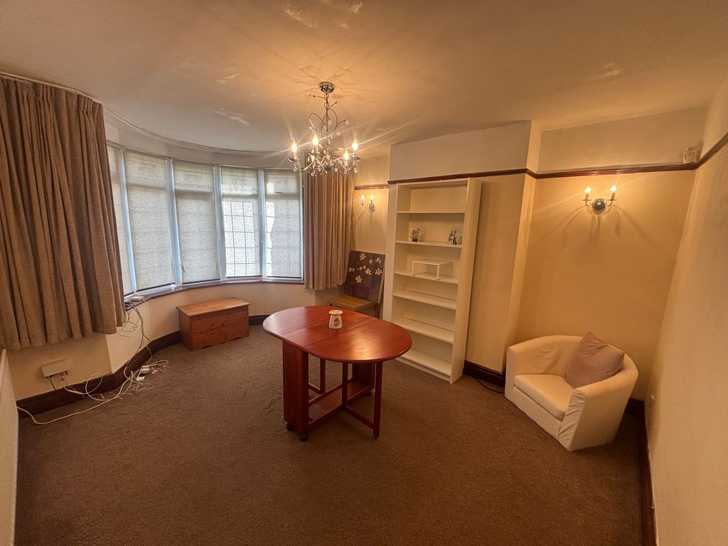 Property photo 2 of 11 Living Room