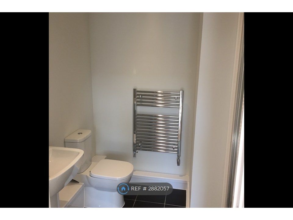 Property photo 3 of 8 En Suite
