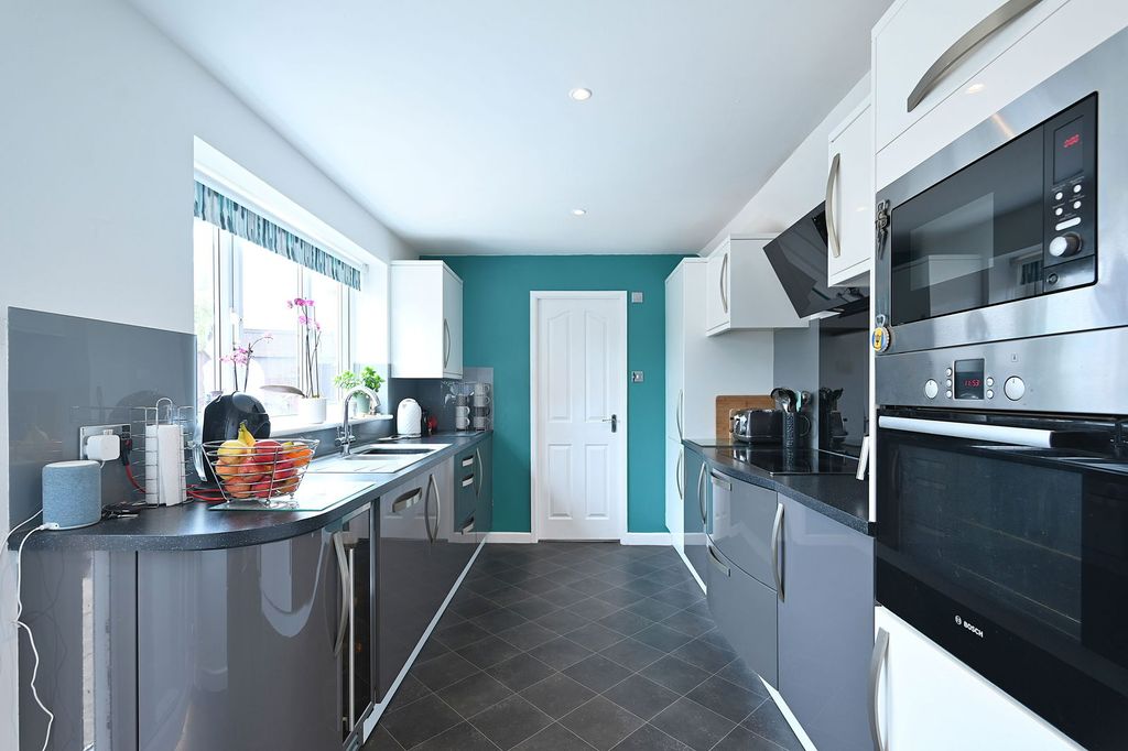 Property photo 2 of 26