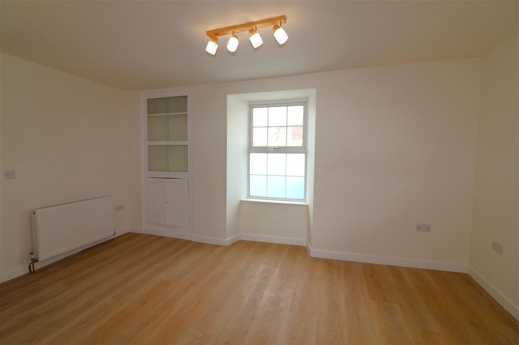 Property photo 3 of 14 Living Room