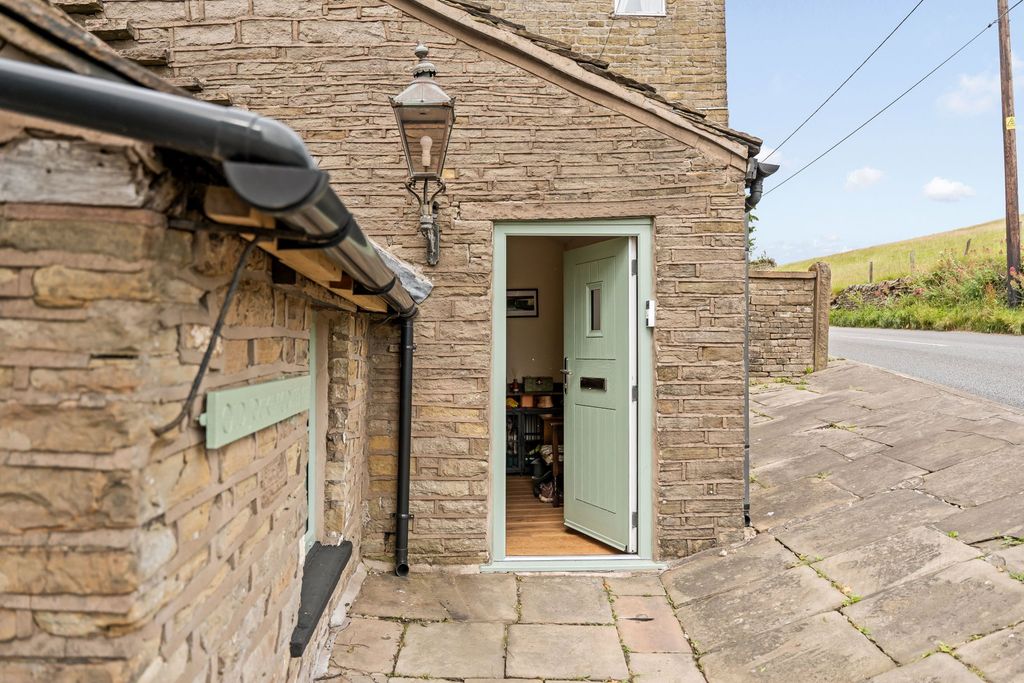 Property photo 2 of 48