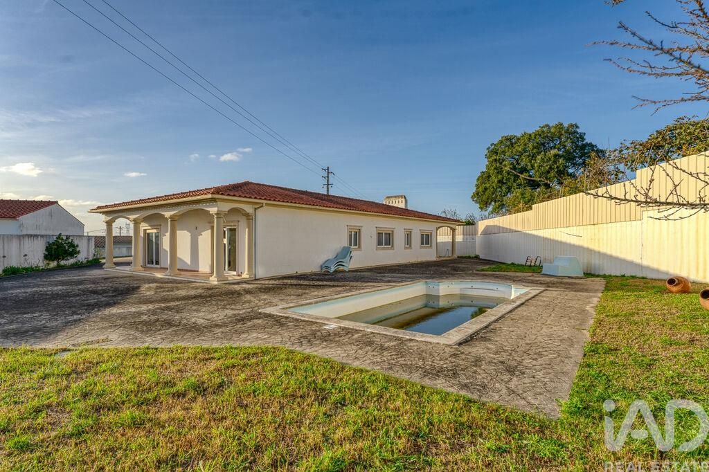 Property photo 2 of 28