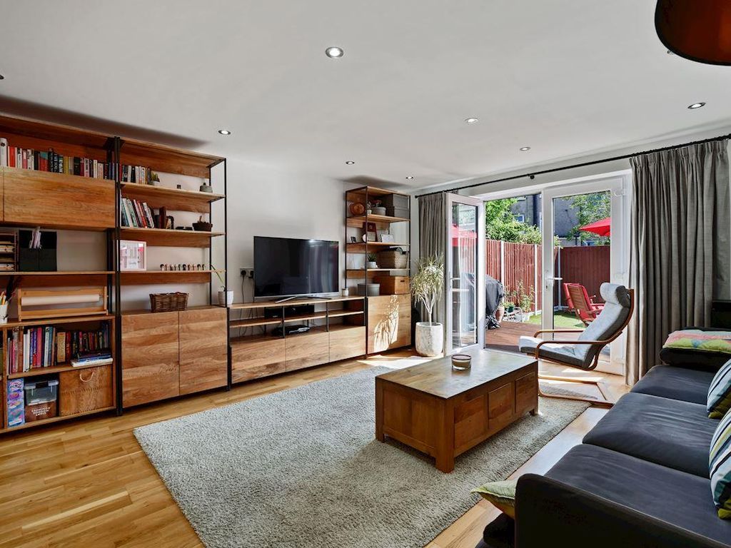 Property photo 1 of 18 Lounge 1.Jpg