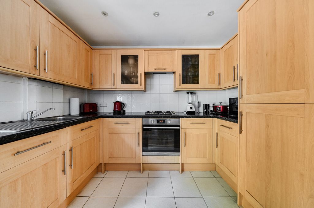 Property photo 2 of 12 Kitchen3
