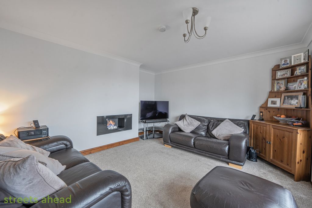 Property photo 2 of 18 68E1A545-cc45-453...