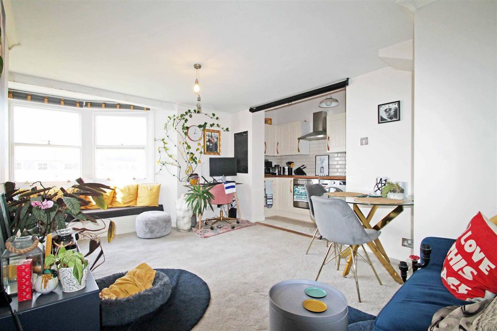 Property photo 3 of 10 Living Room