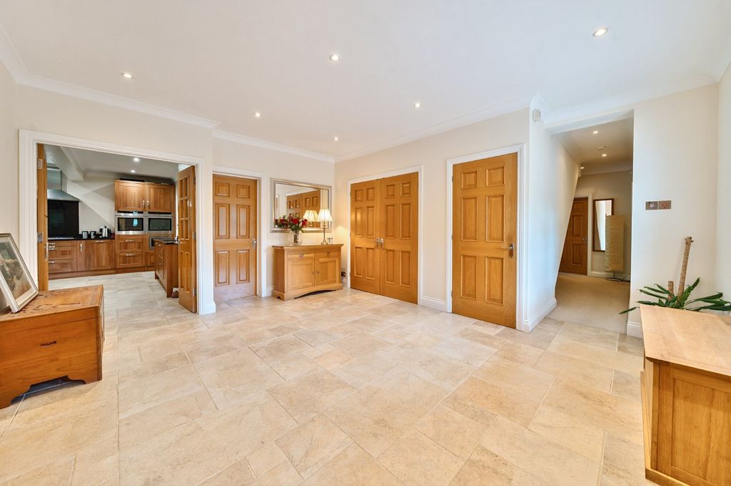 Property photo 2 of 30 Picture No. 05
