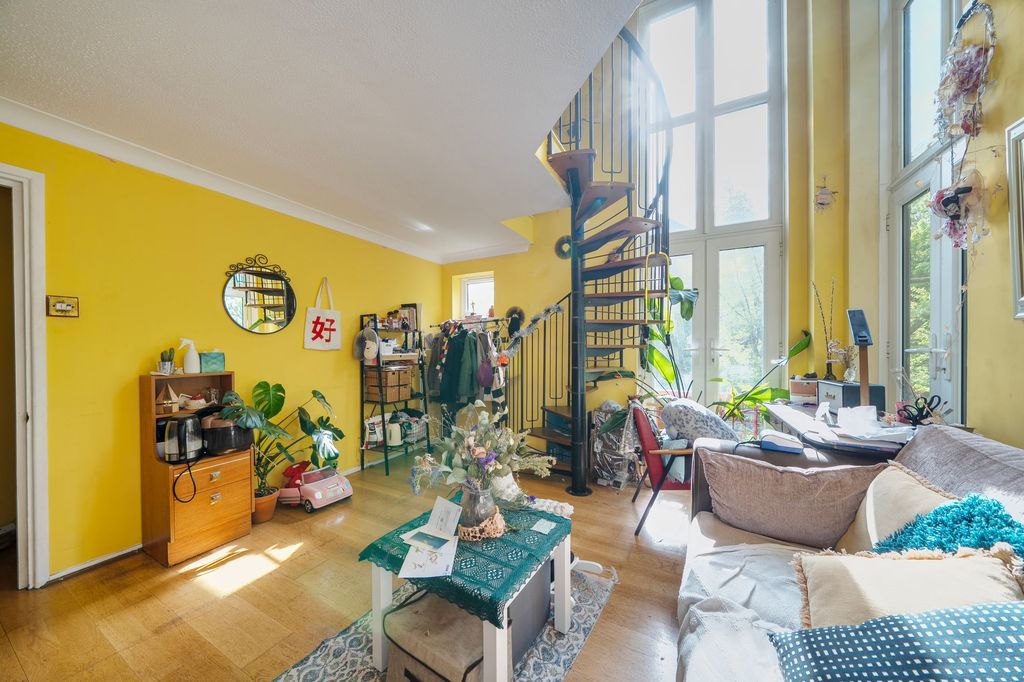 Property photo 2 of 24