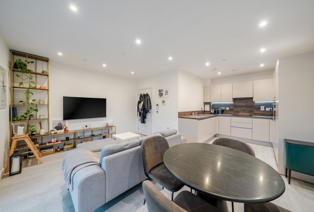 Property photo 1 of 10 1388375-12-69383A...