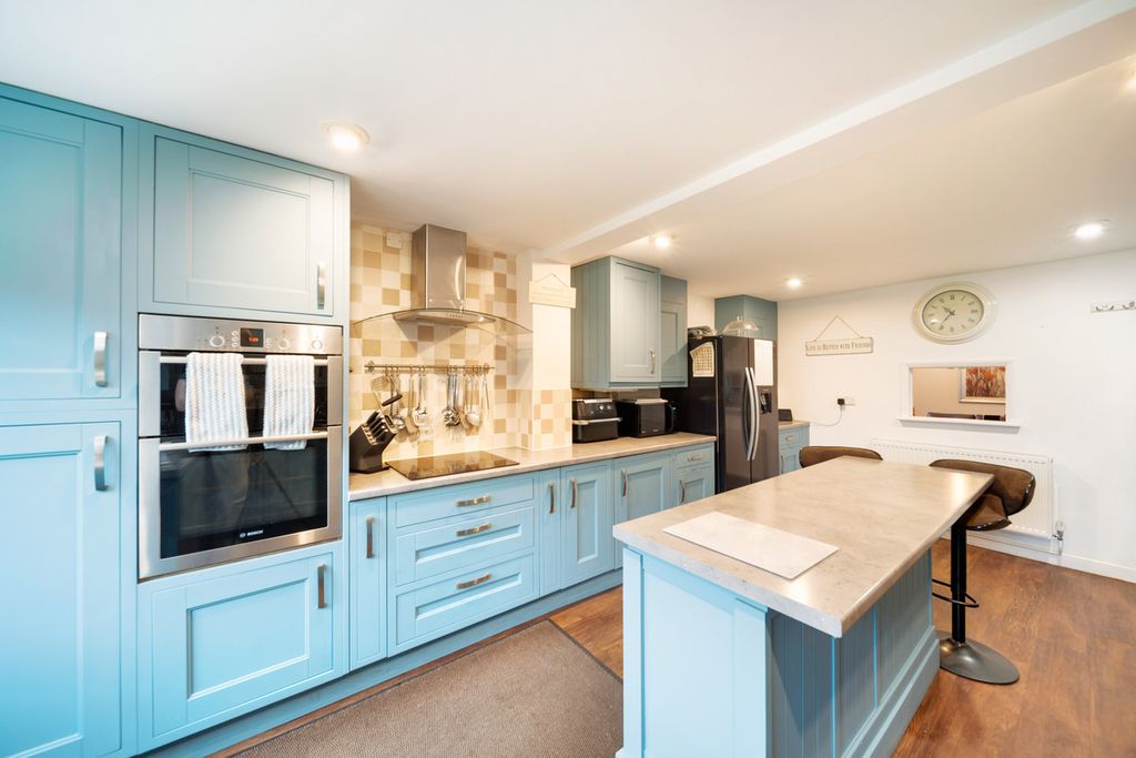 Property photo 3 of 24