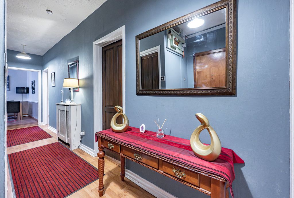 Property photo 2 of 32