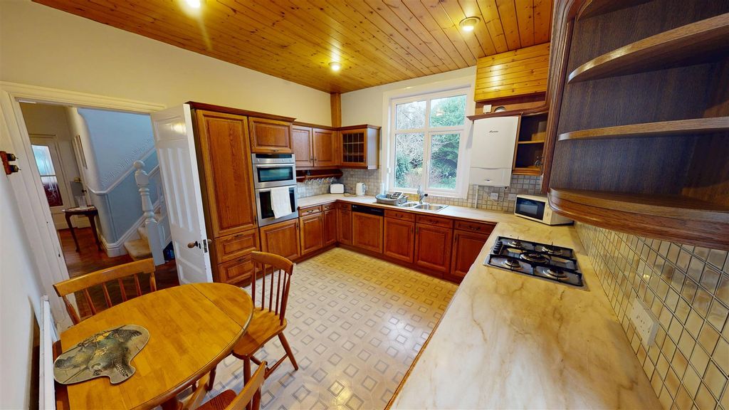 Property photo 2 of 54 Kiln Lane Kitchen