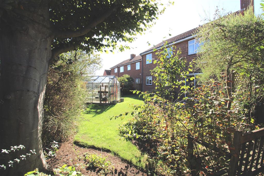 Property photo 2 of 40 Garden