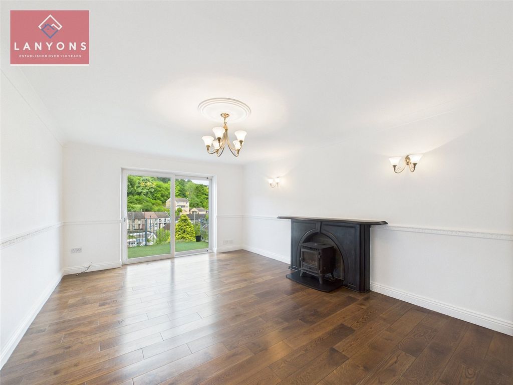 Property photo 2 of 22 Picture No. 10