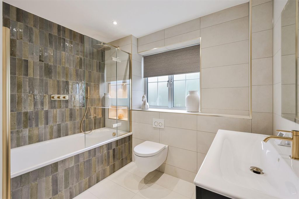 Additional image 17 of 5 bed detached house for saleCaversham Close, Coulsdon CR5