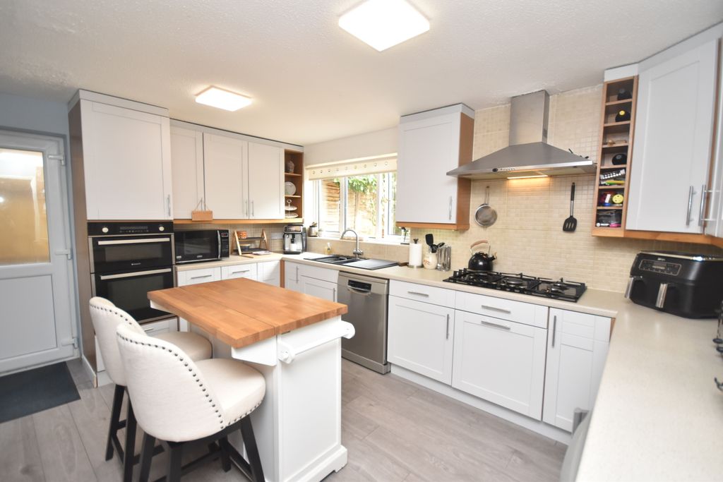 Property photo 3 of 18 Kitchen/Diner