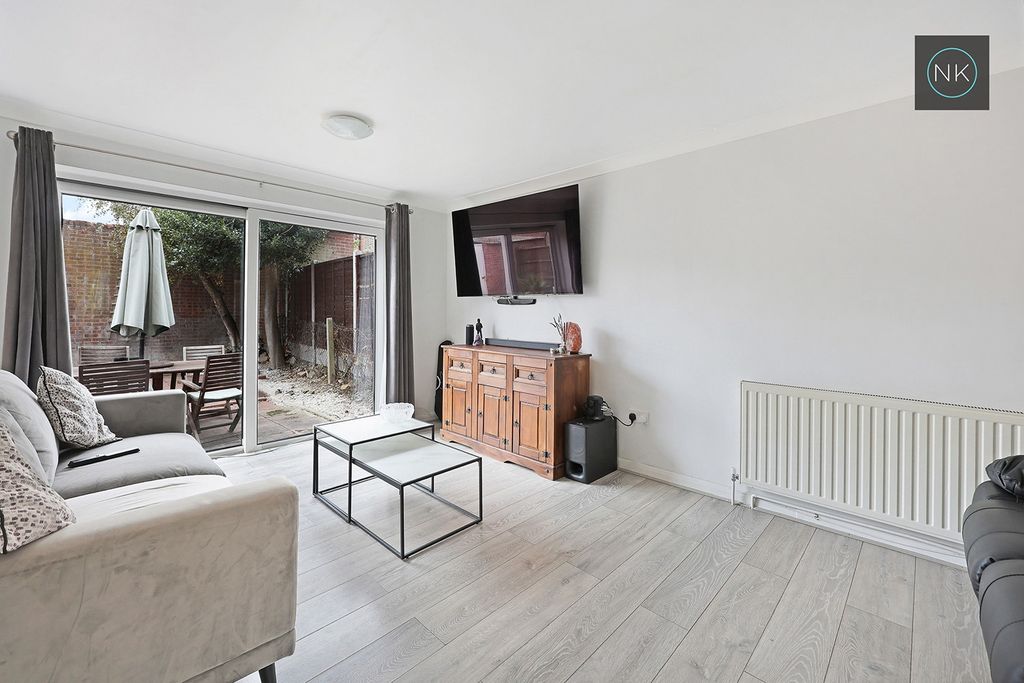 Property photo 2 of 25 4594056