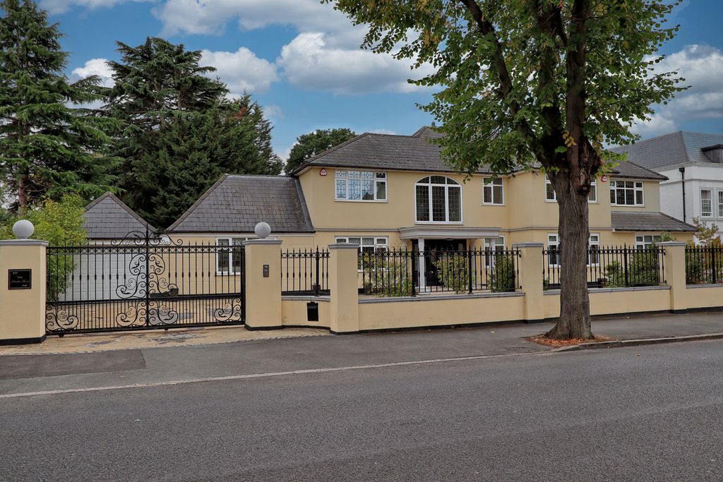 Property photo 1 of 34