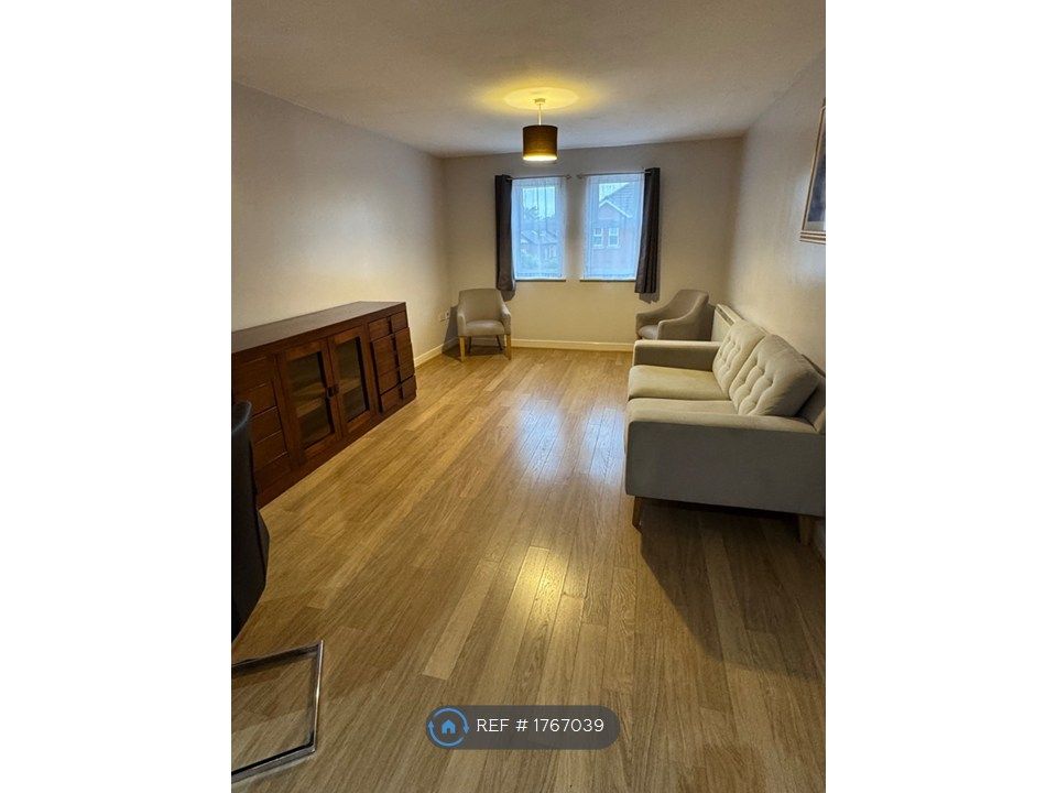 Property photo 3 of 10 Lounge Area