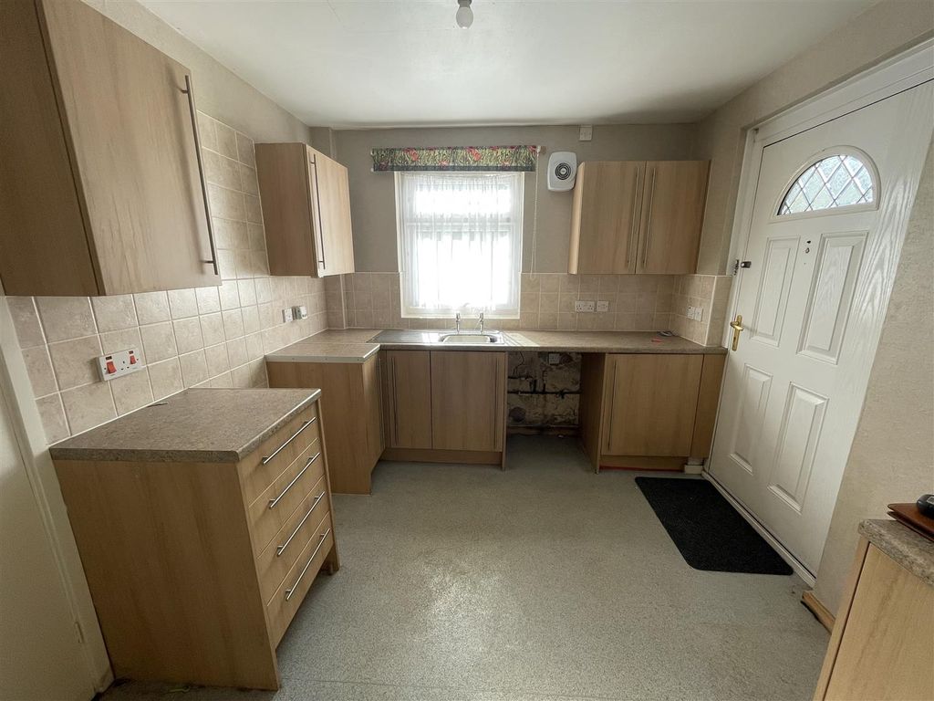 Property photo 2 of 11 12 Caus 4.Jpg