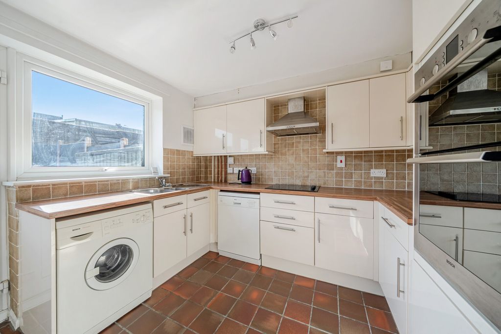 Property photo 2 of 18 Kitchen