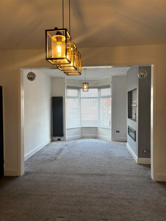 Property photo 3 of 11 Lounge