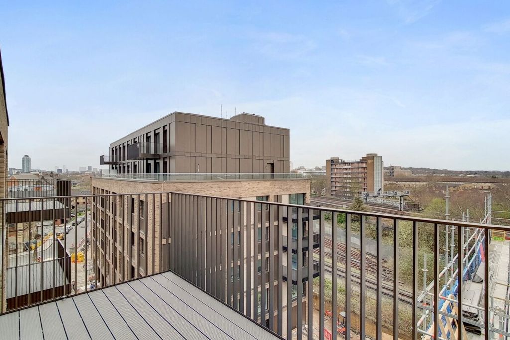 Property photo 2 of 12 6_Balcony_4