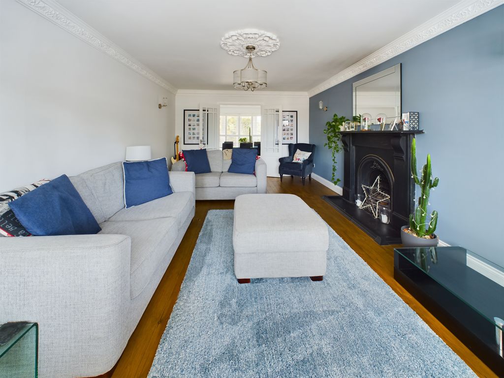 Property photo 2 of 25 Lounge