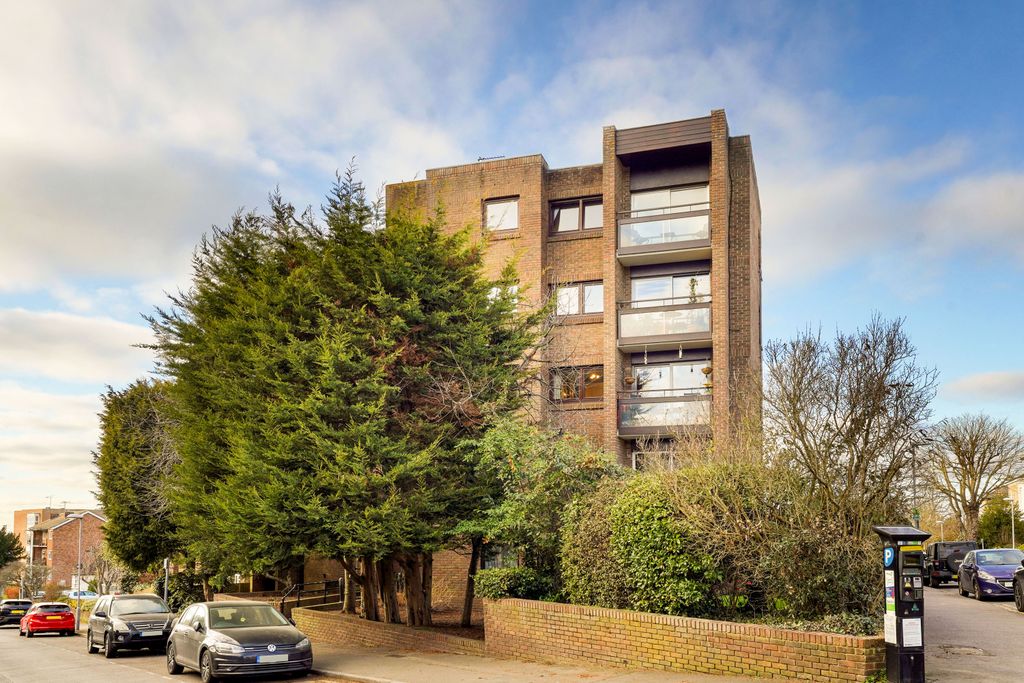 Property photo 1 of 18 Flat 5, Hatfield Hou