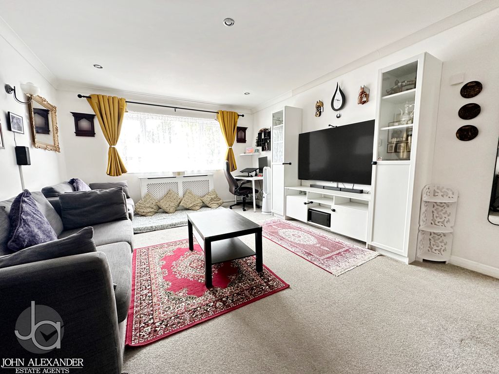 Property photo 2 of 12 20250913_154459919_0.5