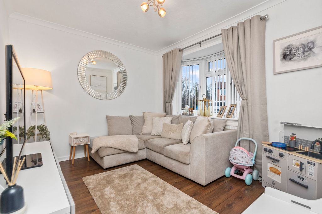 Property photo 3 of 49