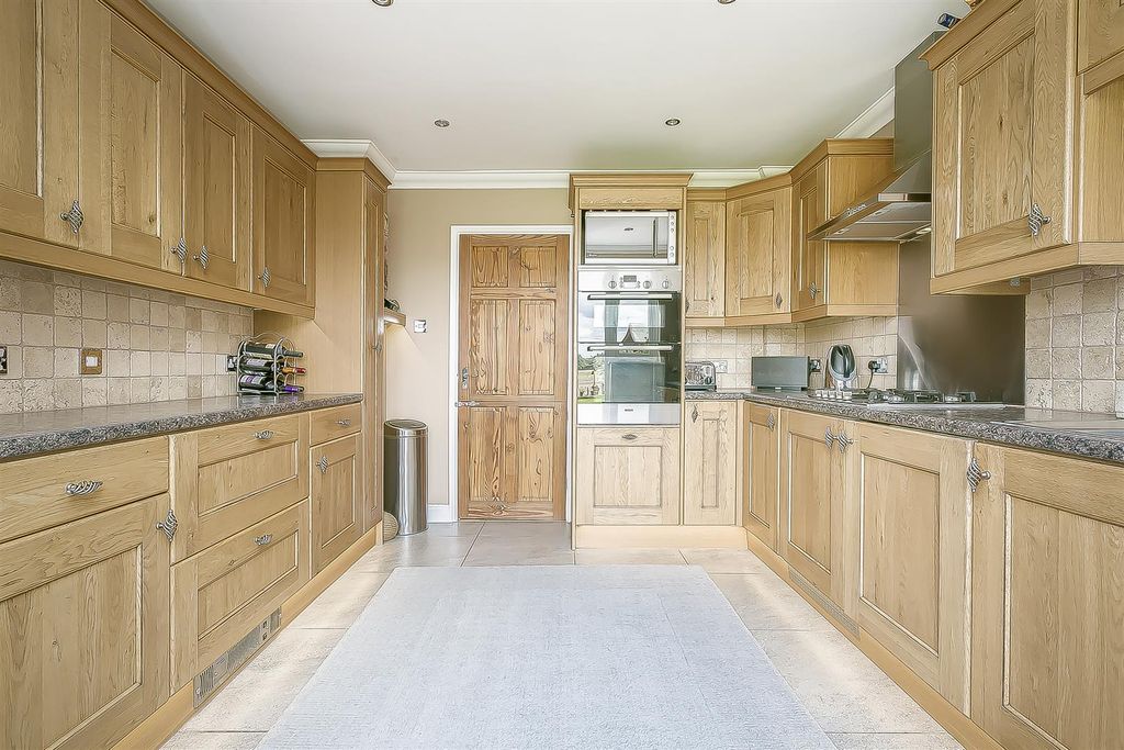 Property photo 2 of 32 House-Rookery-Way-Lower-Kingswood-135.Jpg