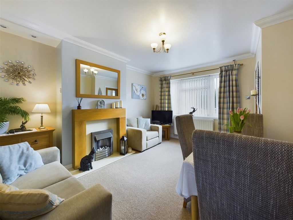 Property photo 2 of 29 Living/Dining Room