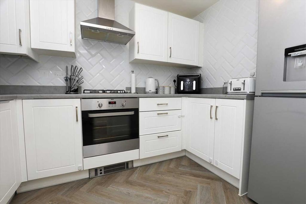 Property photo 2 of 17 Kitchen