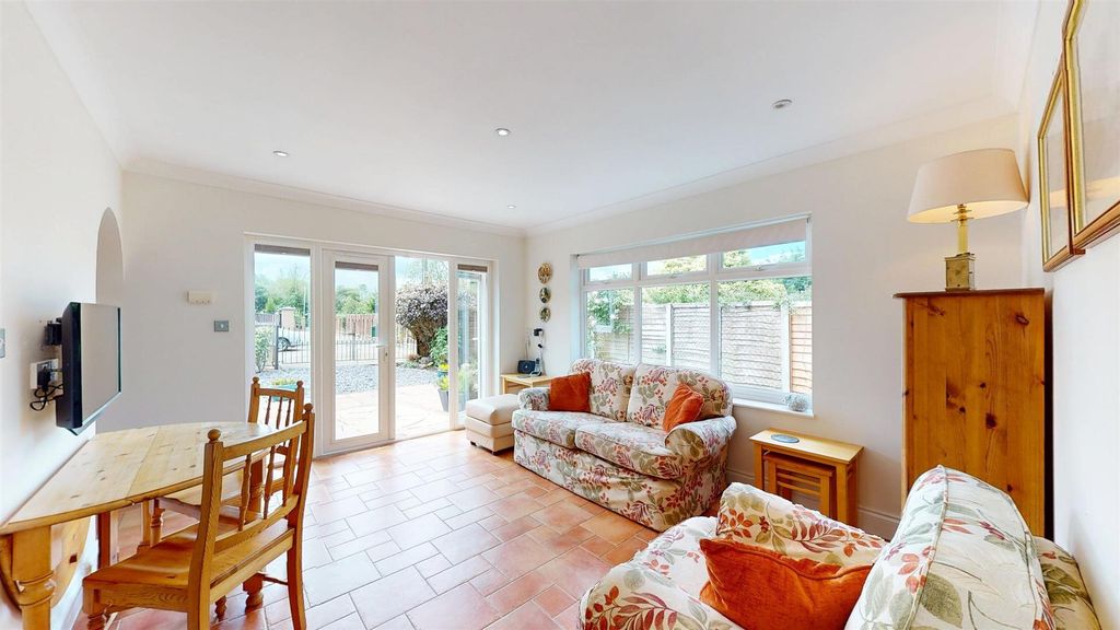 Property photo 3 of 16 Garden Room