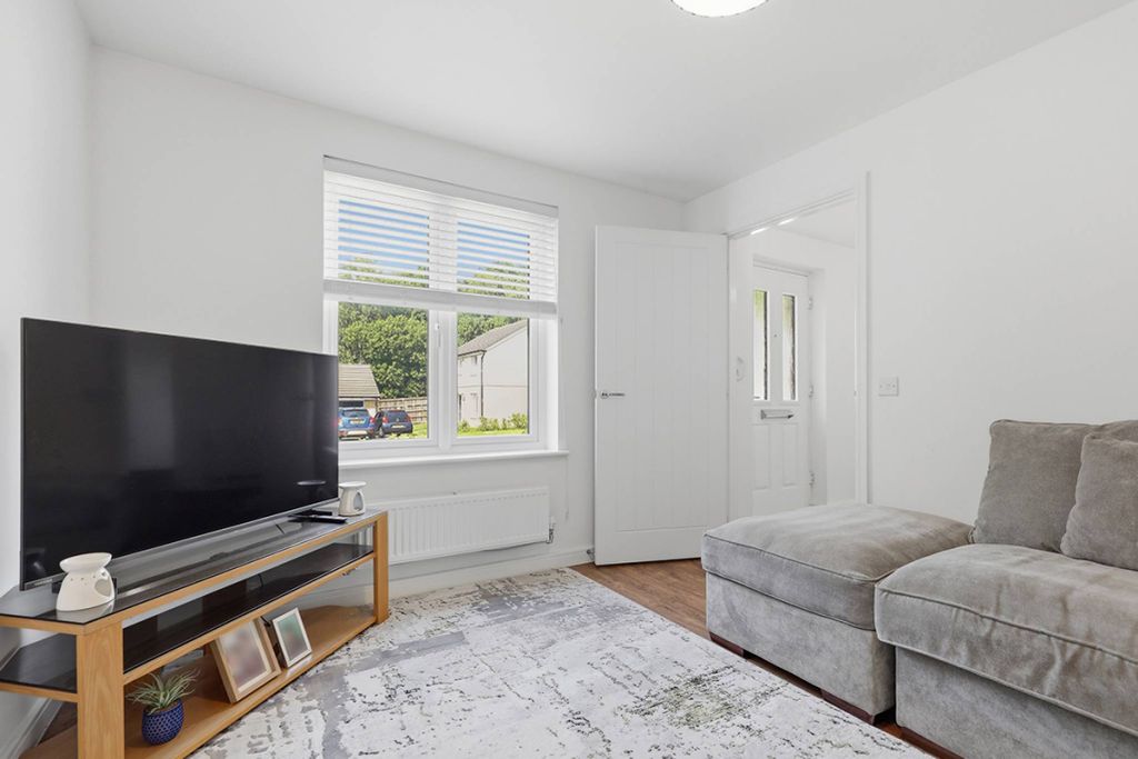 Property photo 2 of 31