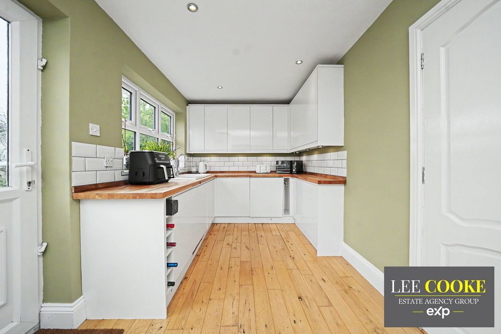 Property photo 3 of 51