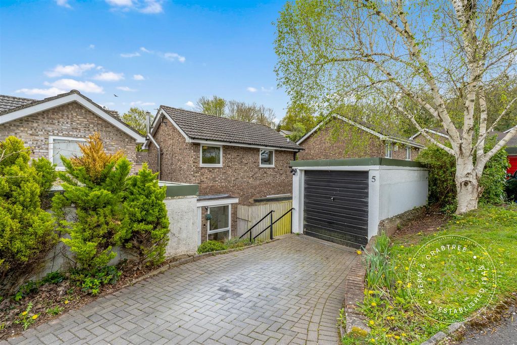 Property photo 1 of 40 Hawfinch-Close-32.Jpg