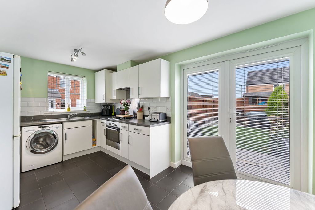 Property photo 3 of 21