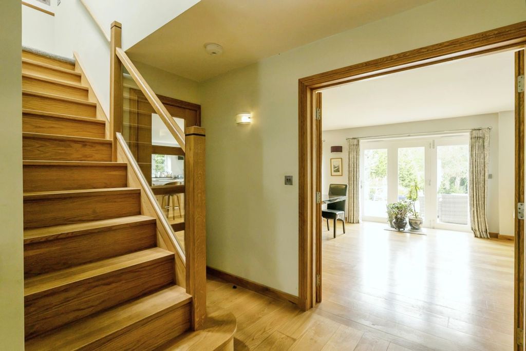 Property photo 2 of 23