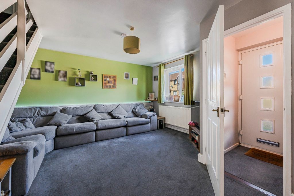 Property photo 2 of 19 Living2