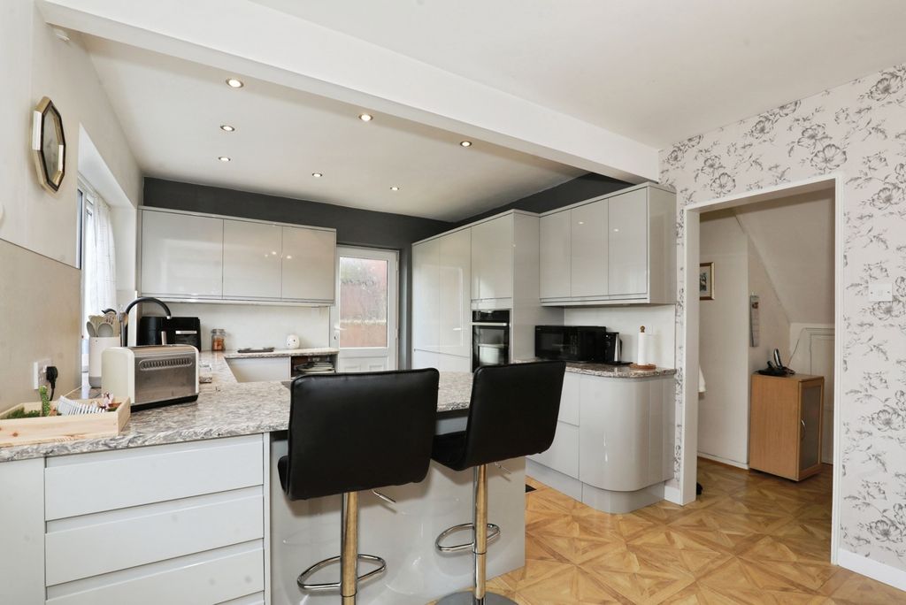 Property photo 3 of 21 Pbox-Img.Jpg