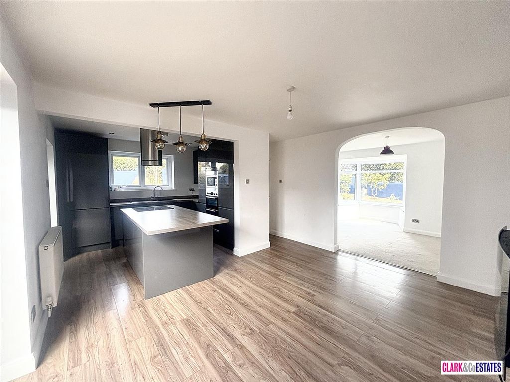 Property photo 2 of 17 Kitchen