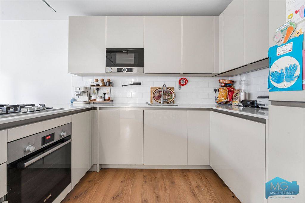 Property photo 3 of 19 Picture No. 12