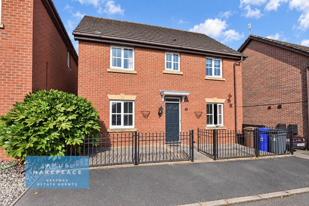 Property photo 1 of 19 Four Bedroom Detached Property In Highly Sought After Area To Let